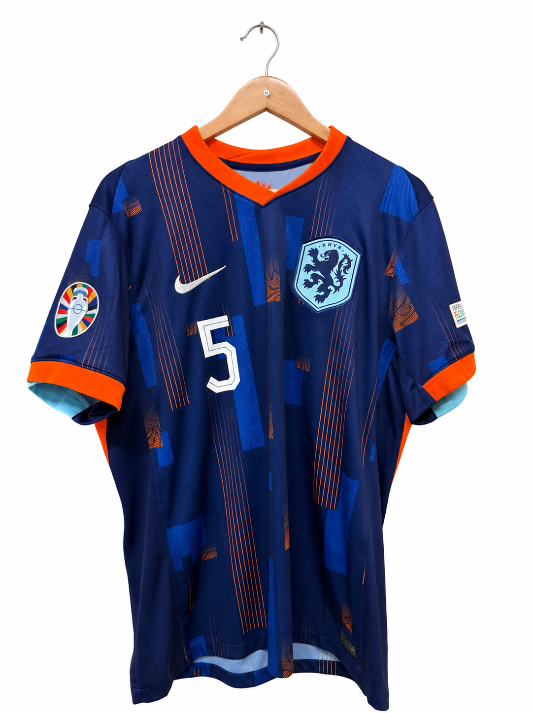 Nederland 2024/26 uitshirt maat L met Aké #5, voorkant