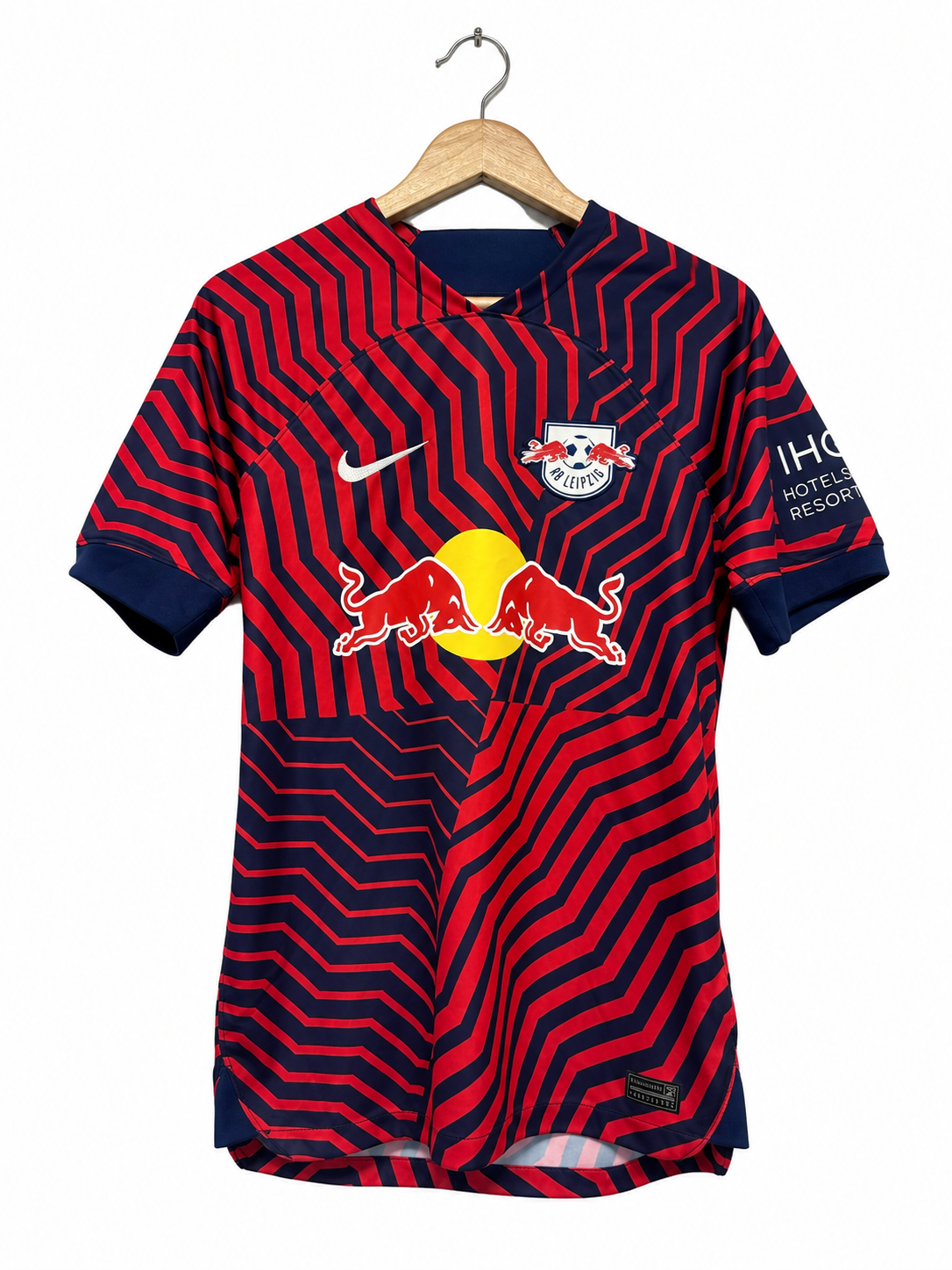 RB Leipzig 2023/24 uitshirt maat S met Simakan #2, voorkant